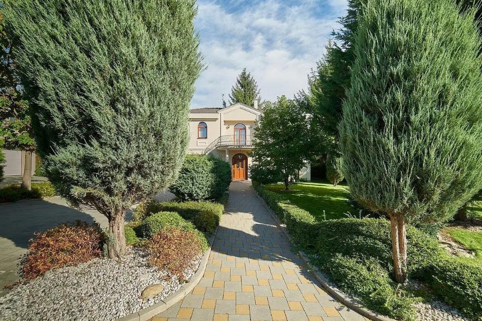 Pronájem domu 255 m²