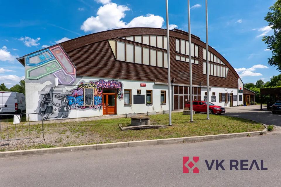 Prodej komerčního prostoru 3100 m²