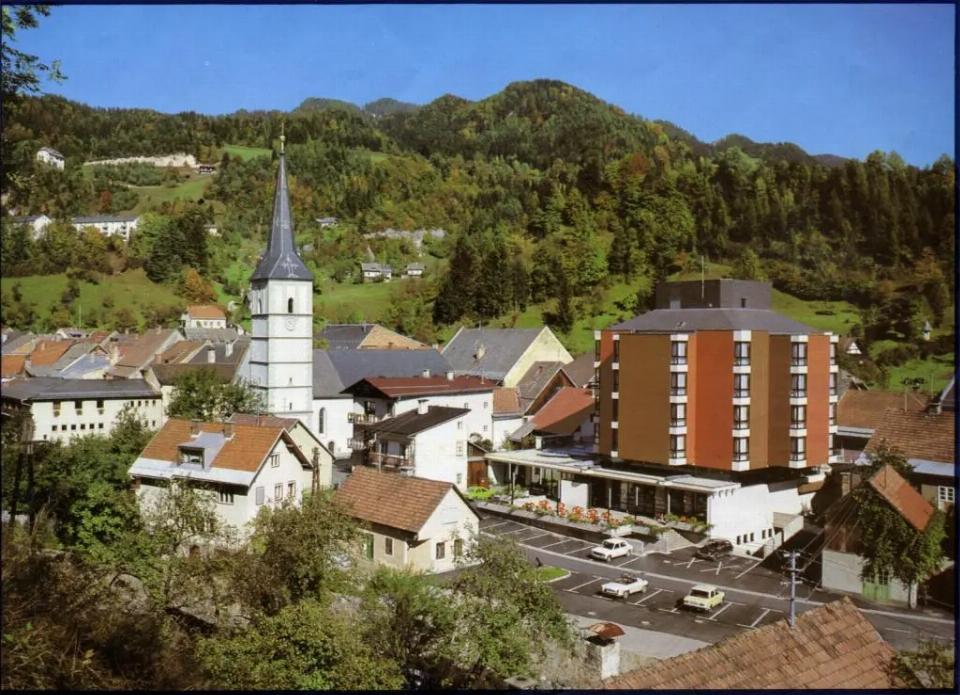 Prodej komerčního prostoru 2500 m²
