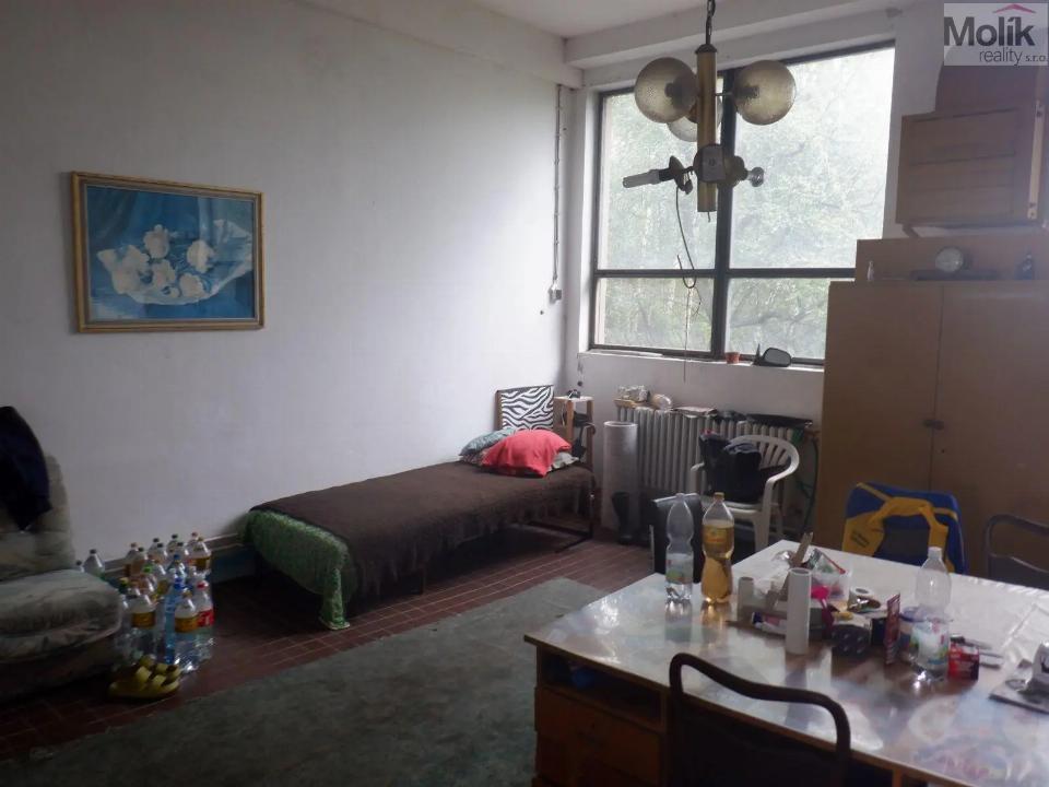 Pronájem komerčního prostoru 2500 m²