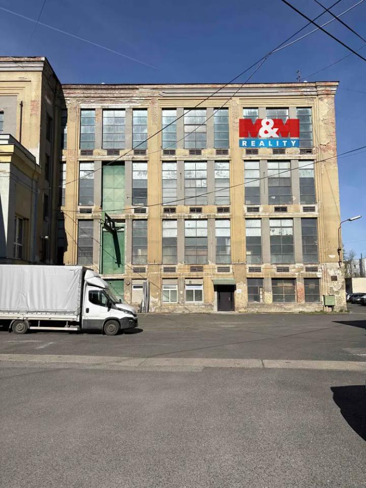 Pronájem komerčního prostoru 1300 m²