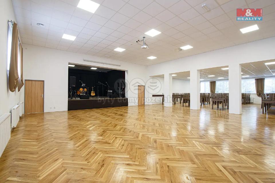 Pronájem komerčního prostoru 635 m²