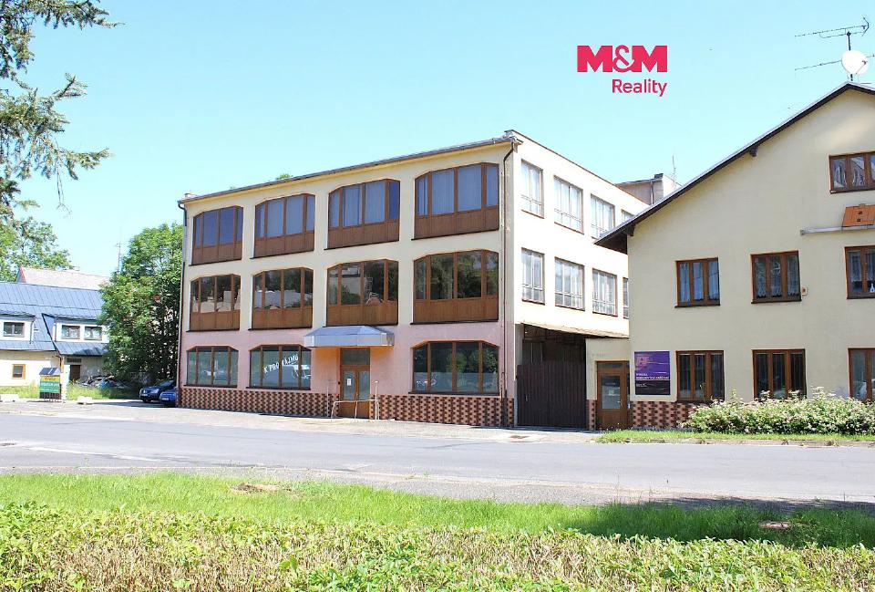 Pronájem komerčního prostoru 330 m²