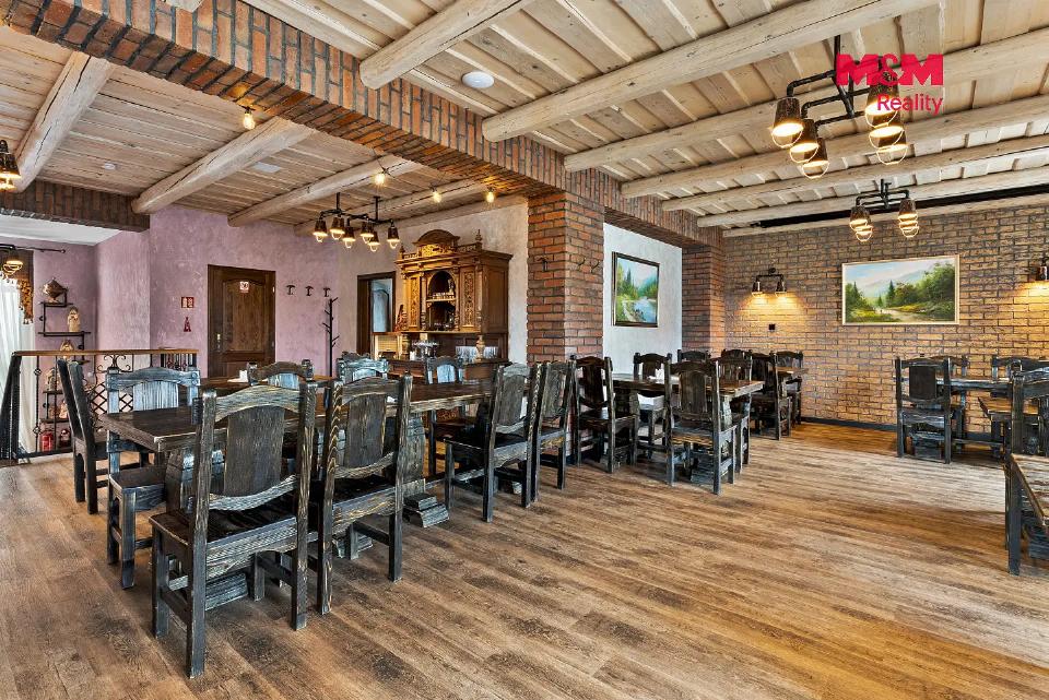 Prodej komerčního prostoru 889 m²