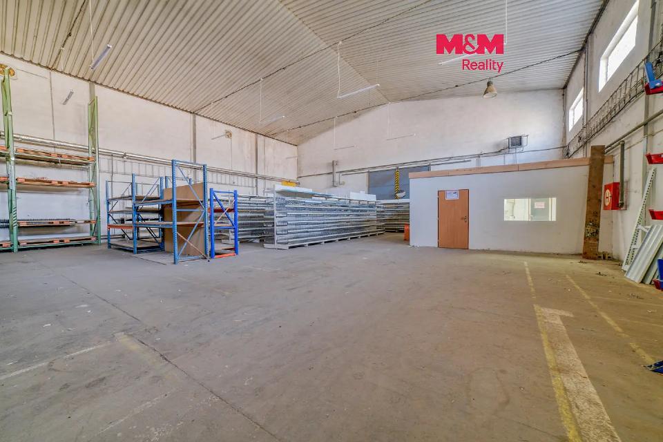 Pronájem komerčního prostoru 425 m²