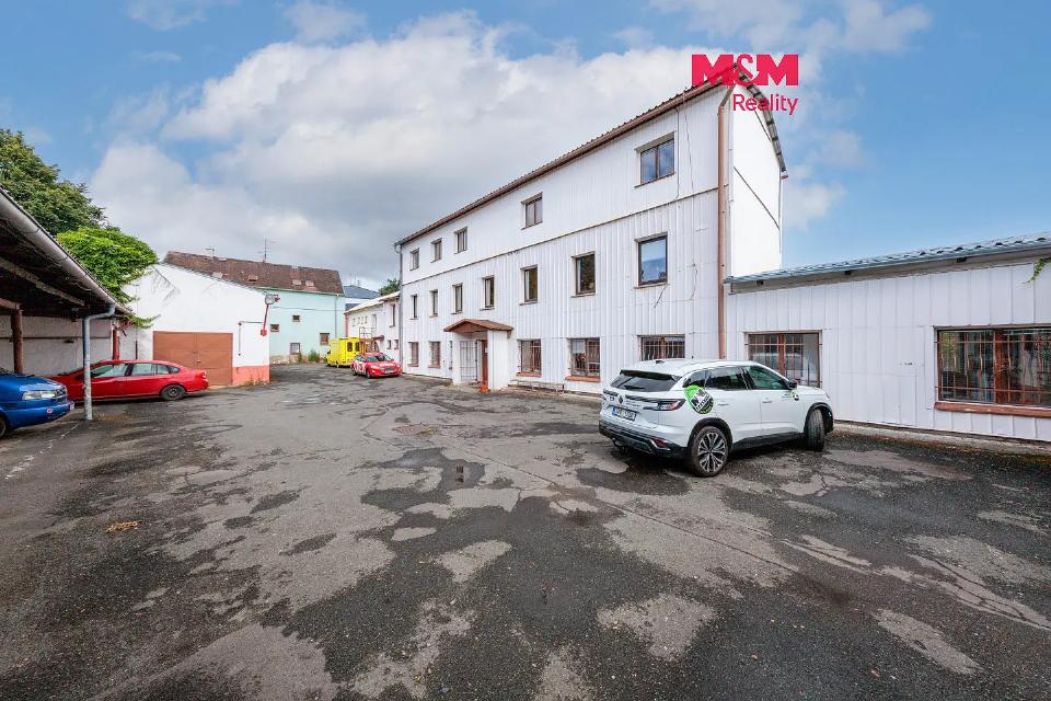 Prodej komerčního prostoru 900 m²