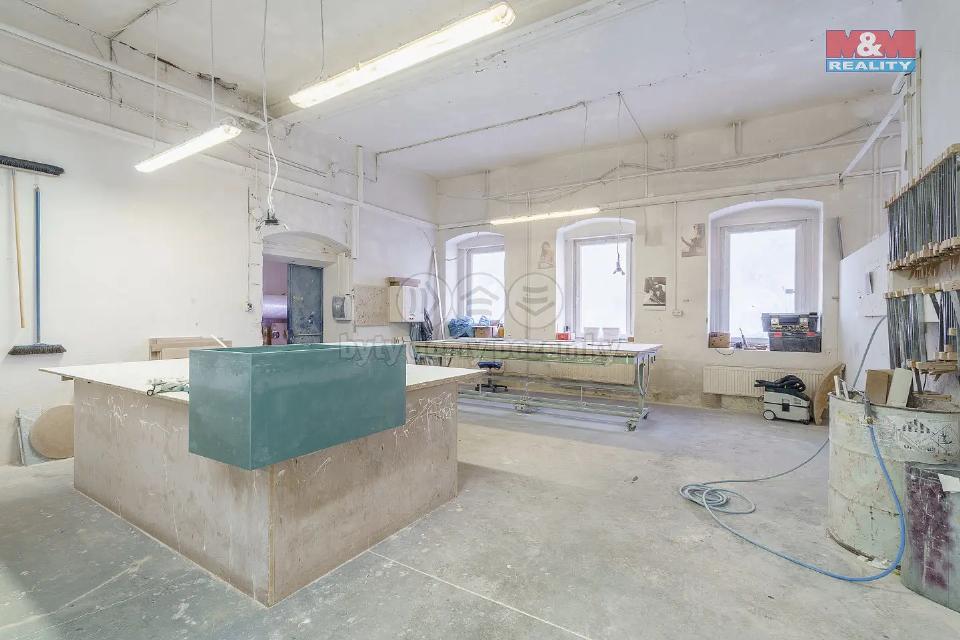 Prodej komerčního prostoru 2100 m²