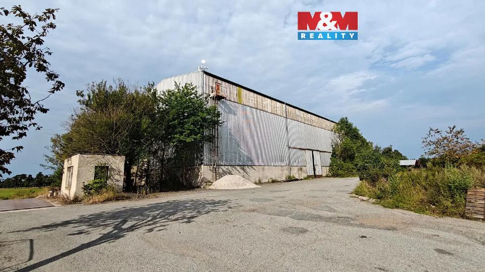 Pronájem komerčního prostoru 1071 m²