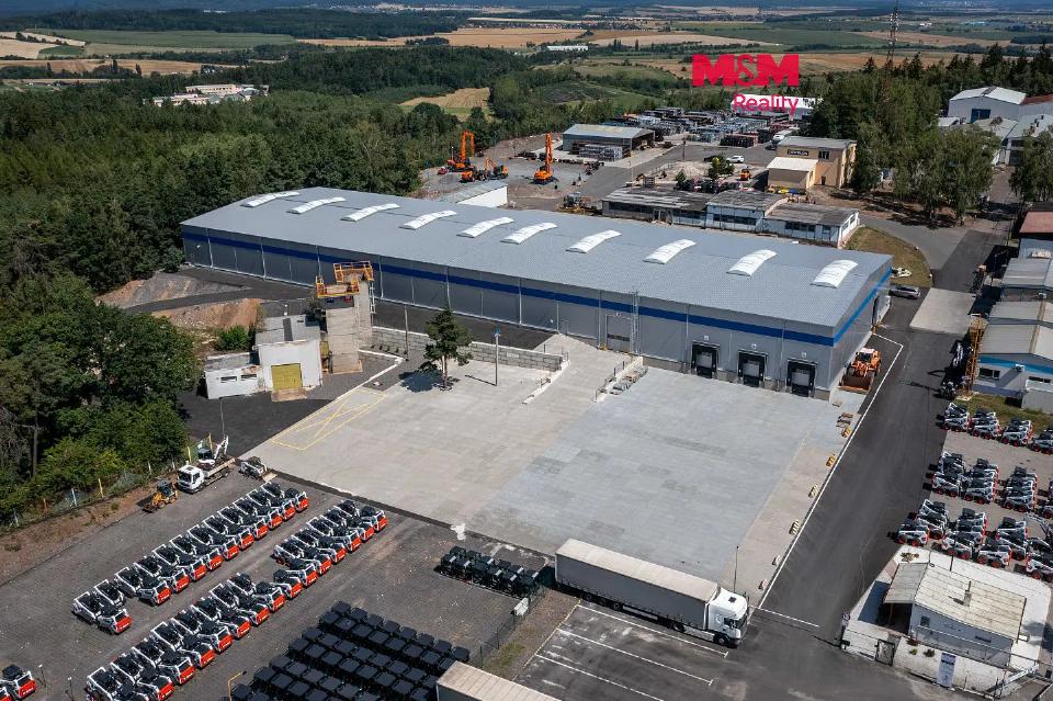 Pronájem komerčního prostoru 3885 m²