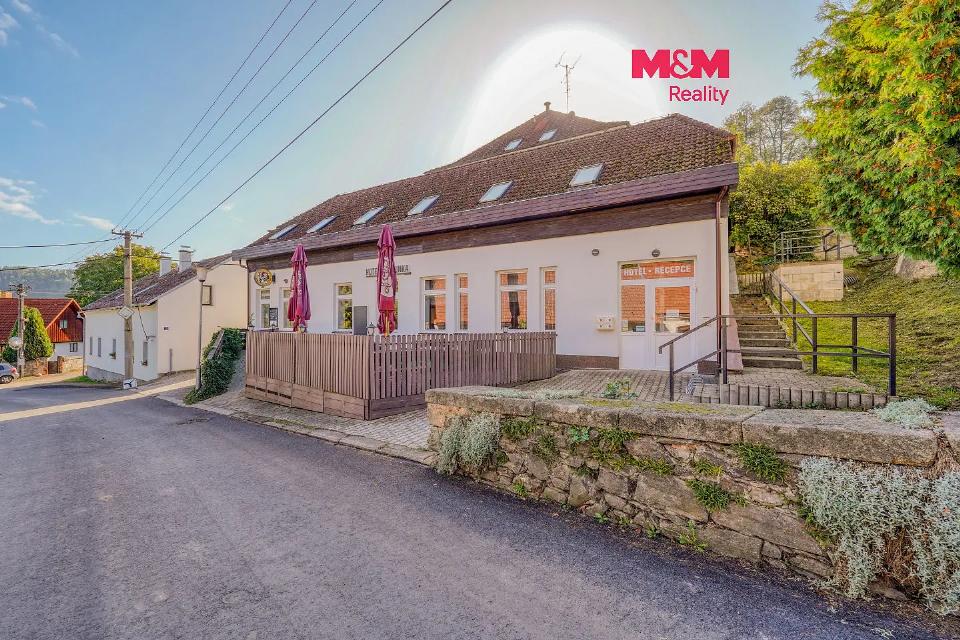 Prodej komerčního prostoru 879 m²