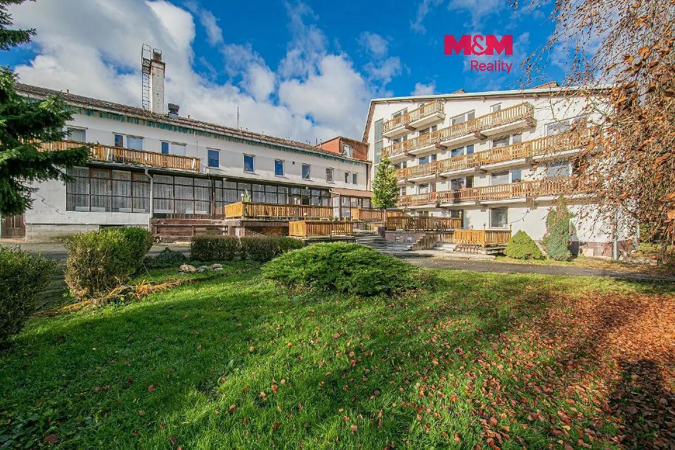Prodej komerčního prostoru 2200 m²