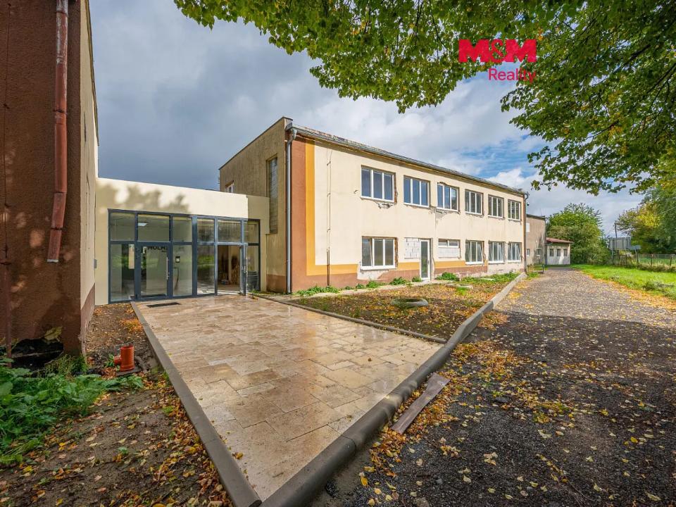 Pronájem komerčního prostoru 850 m²