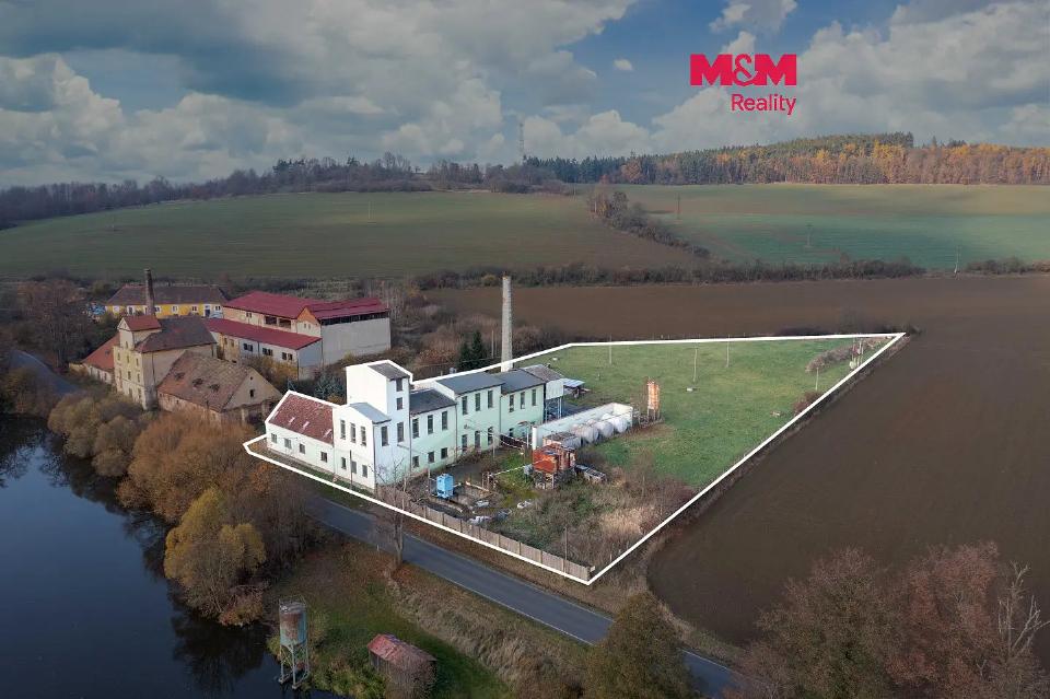 Prodej komerčního prostoru 762 m²