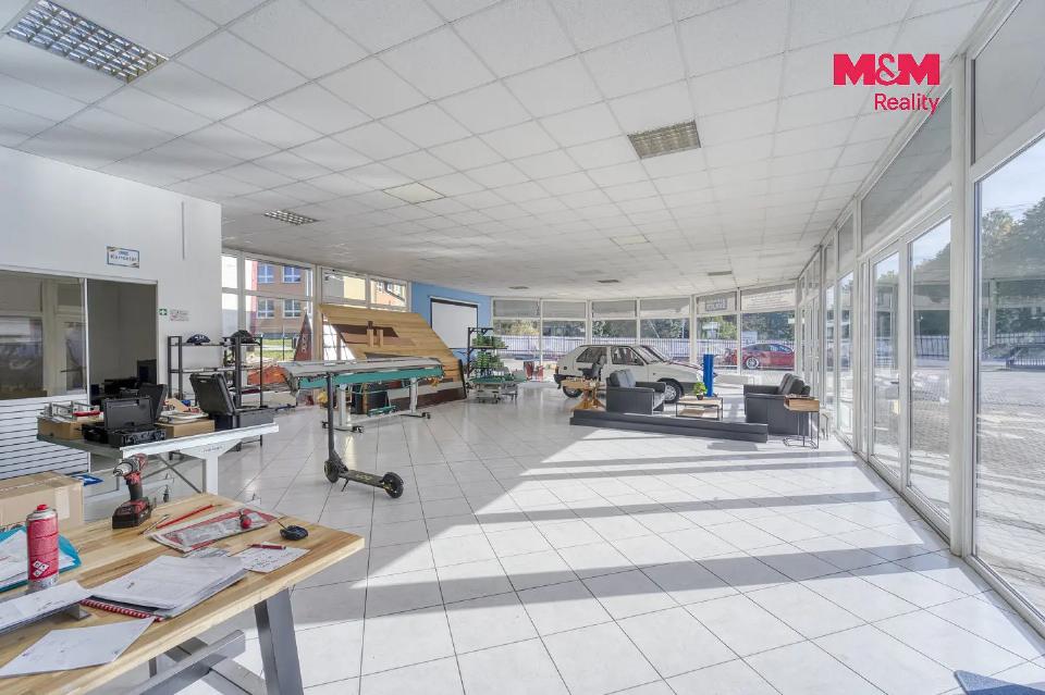 Prodej komerčního prostoru 561 m²