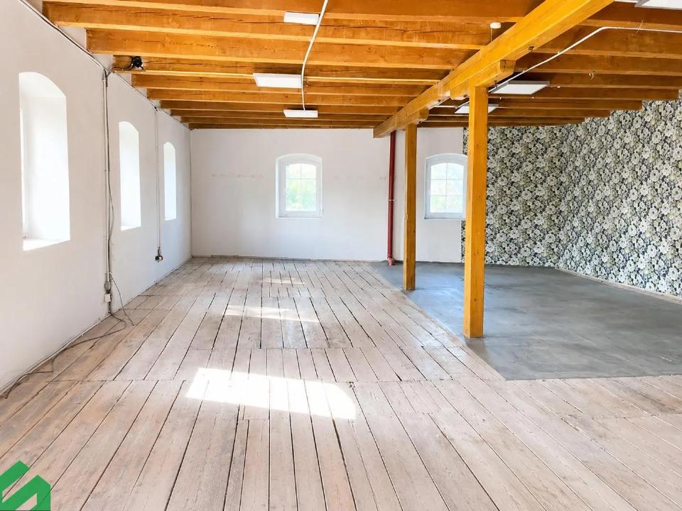 Pronájem komerčního prostoru 537 m²