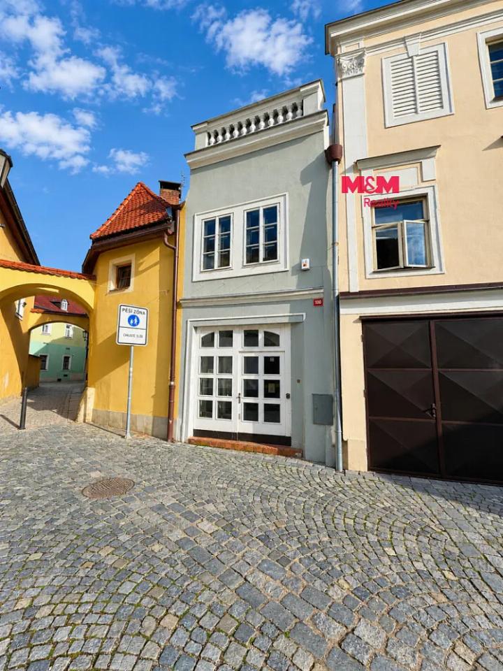 Pronájem komerčního prostoru 100 m²